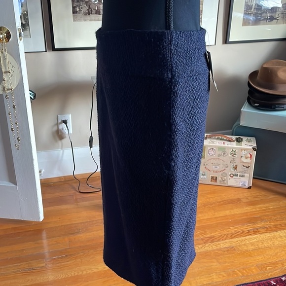 NWT Anthropologie Navy Boucle Pencil Skirt with Back Slit & Hidden Zipper Size 2 - Picture 4 of 7